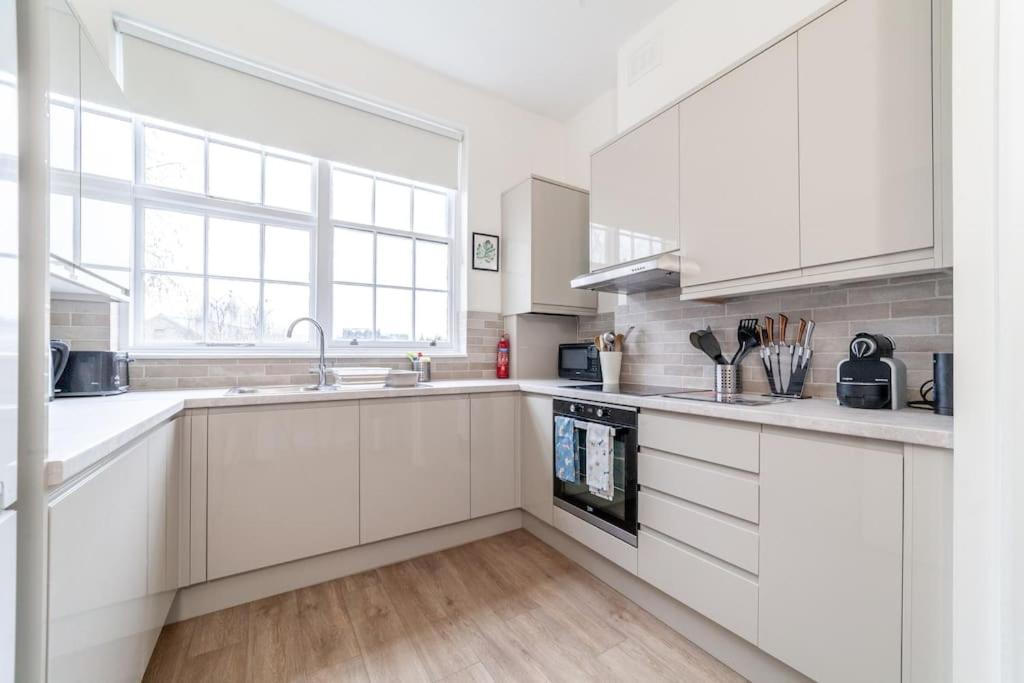 Spacious & Central 3-Bed Flat By Popular Waterloo! London Kültér fotó
